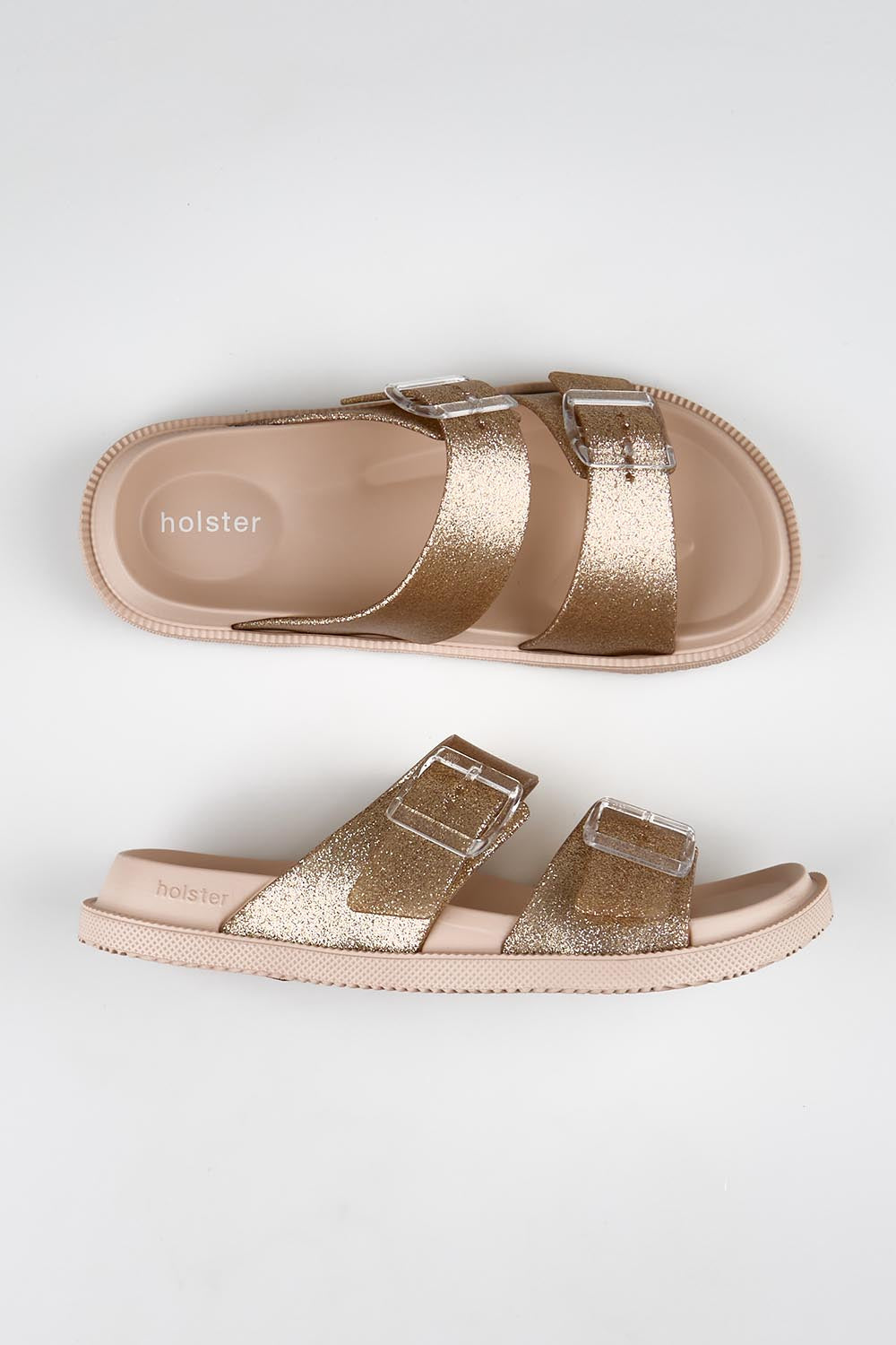 Model Genericm wearing size sample of the Soleshimmer Slide - Goldglitter in colour Goldglitter, in a cropped view