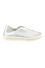Product shot of the Tulip Metallic Sneaker in colour Silver (Metallics), from the front