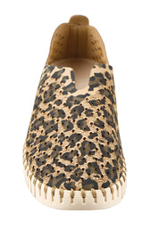 Product shot of the Tulip Sneaker – Lattepearl in colour Lattepearl, showing detail