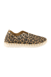 Product shot of the Tulip Sneaker – Lattepearl in colour Lattepearl, from the front