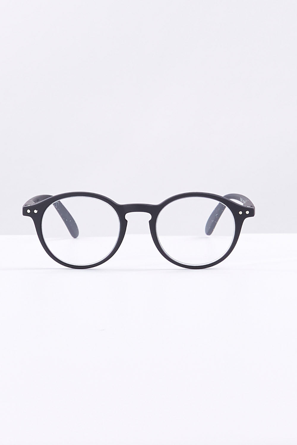 A model wearing size 1 of the D Round Reading Glasses in colour Black (Black), from the front, showing the whole outfit