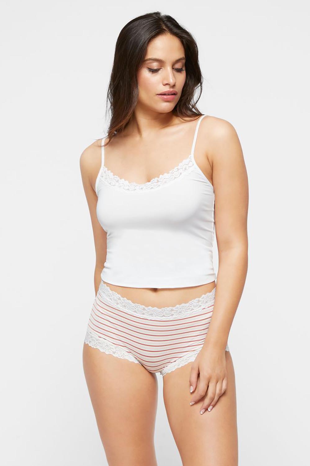 A model wearing the Parisienne Boyleg in colour Playflpais (Pink), from the front, cropped image