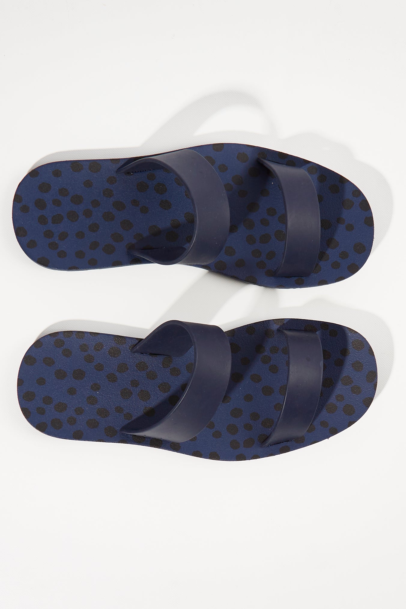 A model wearing the Ara Strap Sandal in colour Frnavy (Blue), from the front, showing the whole outfit