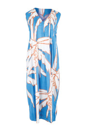 Product shot of the Colette Sleeveless Midi Dress – Sky in colour Sky, from the front