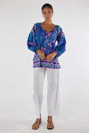 Model Genericm wearing size sample of the Yasmin Top – Ocean in colour Ocean, from the front