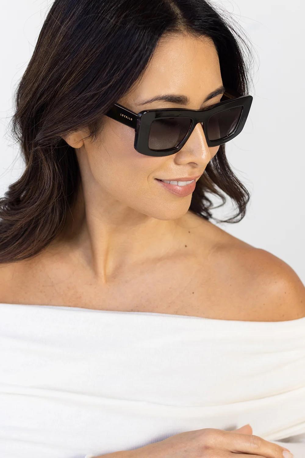 A model wearing the Bailey Sunglasses in colour Black (Black), from the front, cropped image