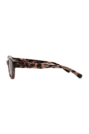 Product shot of the Faith Sunglasses in colour Shell, detail