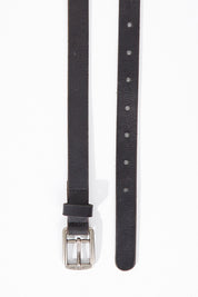A model wearing size XS of the Cloe Vintage Leather Belt in colour Black (Black), from the front, showing the whole outfit