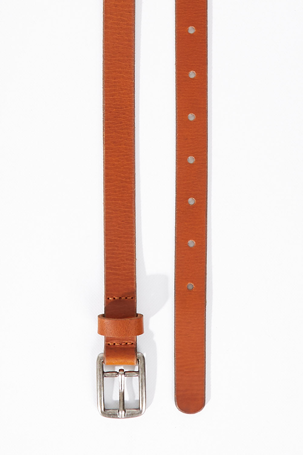 A model wearing size XS of the Cloe Vintage Leather Belt in colour Nechestnut, from the front, showing the whole outfit