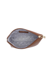 Product shot of The Everyday Pouch in colour Tan, detail