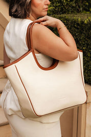 A model wearing the Alexandra Tote Bag in colour Natcanvas, from the front, showing the whole outfit