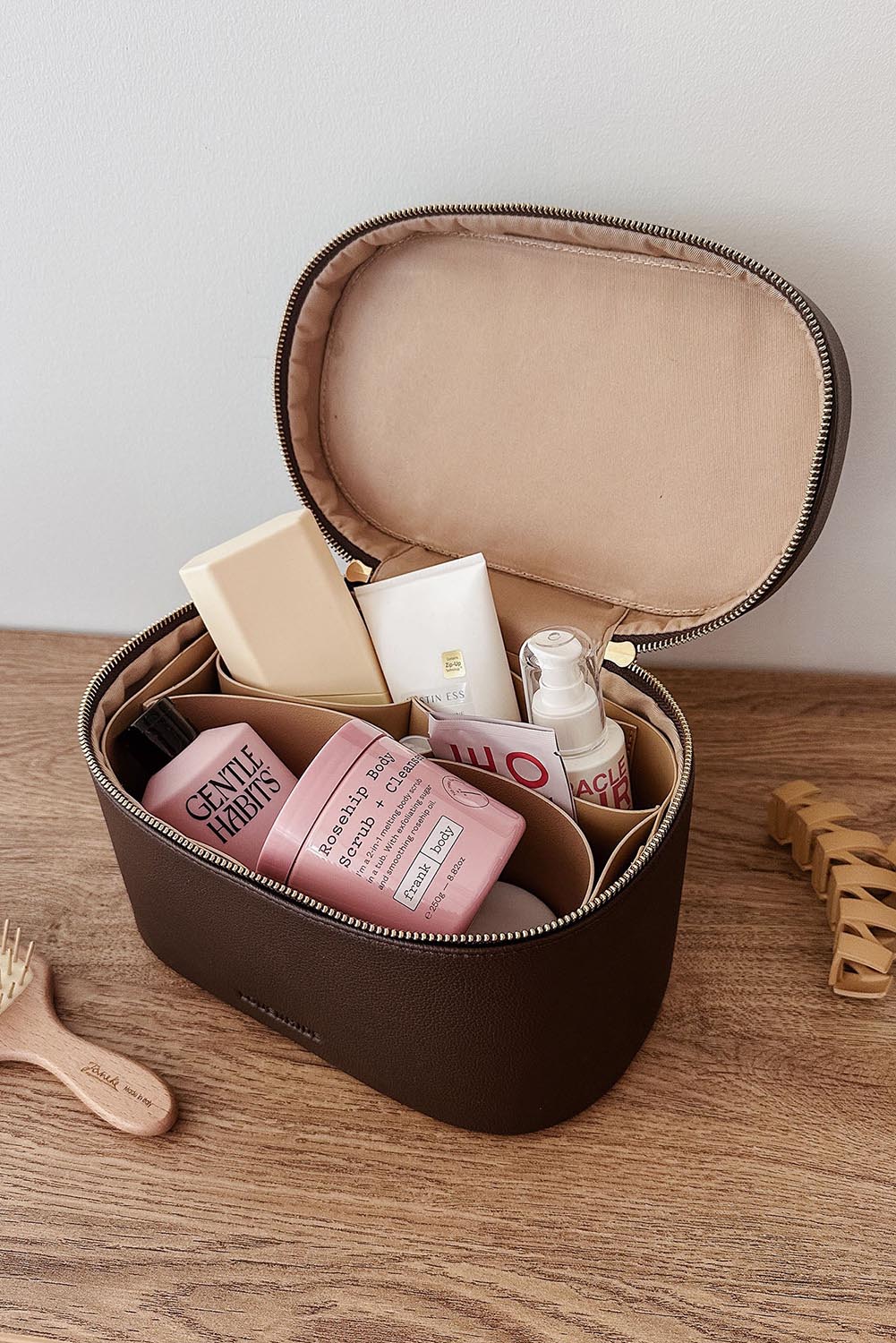 Product shot of the Juliette Vanity Case - Chocolate in colour Chocolate, from the back