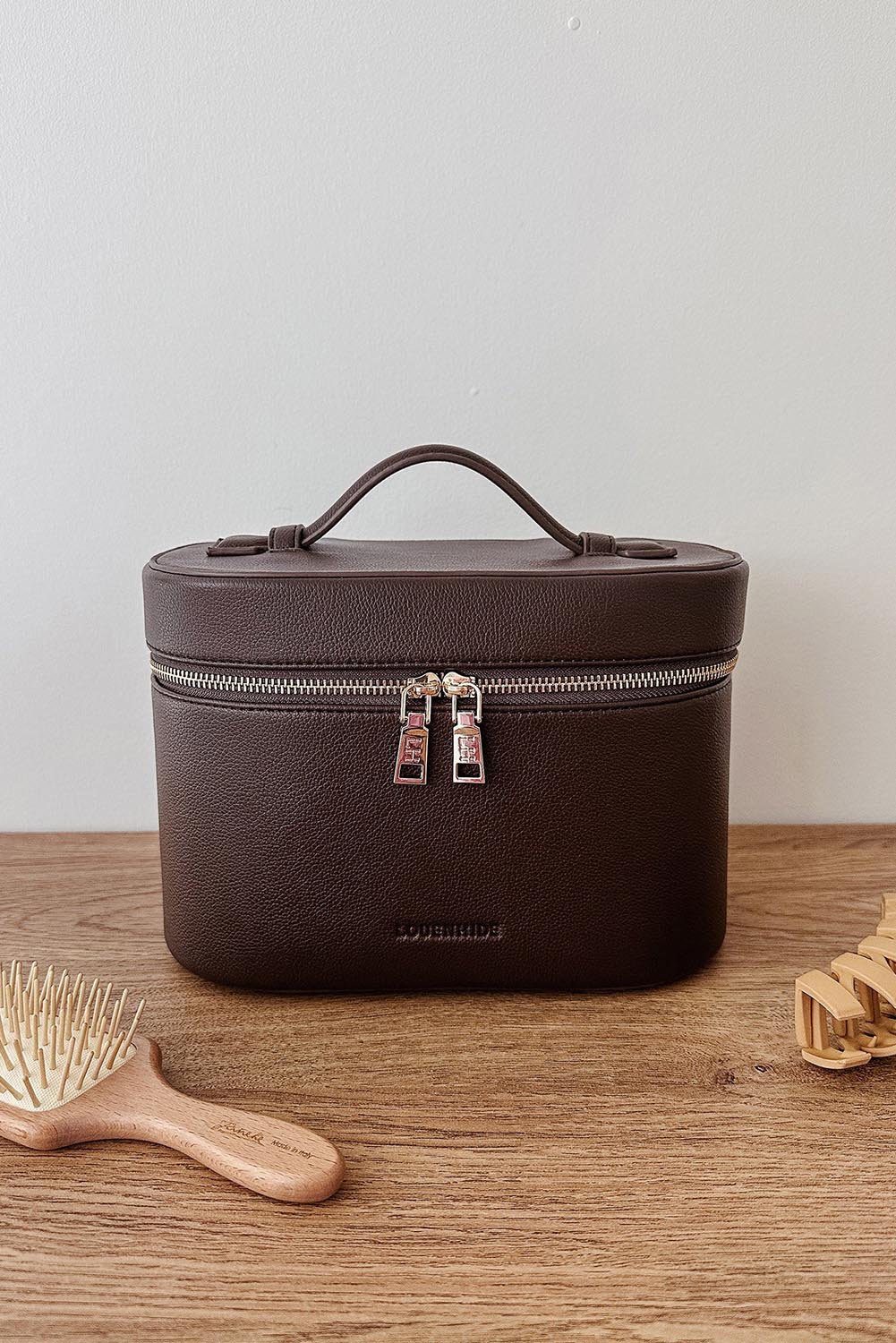 Product shot of the Juliette Vanity Case - Chocolate in colour Chocolate, from the front