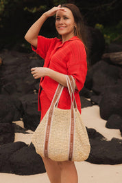 Product shot of the Bali Beach Bag - Naturalraffia in colour Naturalraffia, showing detail