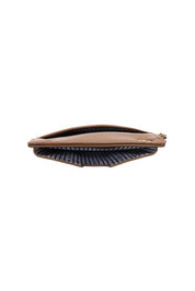 Product shot of the Suki Phone Bag in colour Caramel, detail
