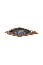 Product shot of the Suki Phone Bag in colour Caramel, detail