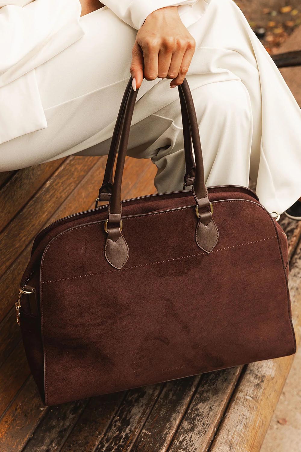 A model wearing the Blaire Tote Bag in colour ChocSuede, from the front, showing the whole outfit