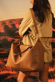 Product shot of the Ohio Overnight Bag - Nutmeg in colour Nutmeg, from the back