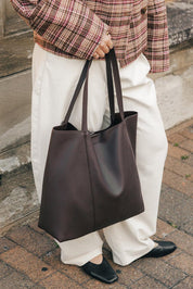Product shot of the Colby Tote Bag - Chocolate in colour Chocolate, from the front