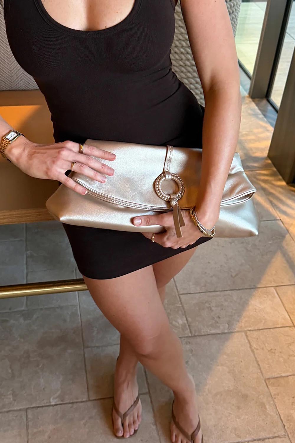 Product shot of the Asha Clutch - Champagnegold in colour Champagnegold, from the back