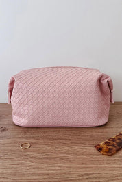 A model wearing the Lucinda Woven Toiletries Bag in colour Duskypink (Pink), from the front, showing the whole outfit