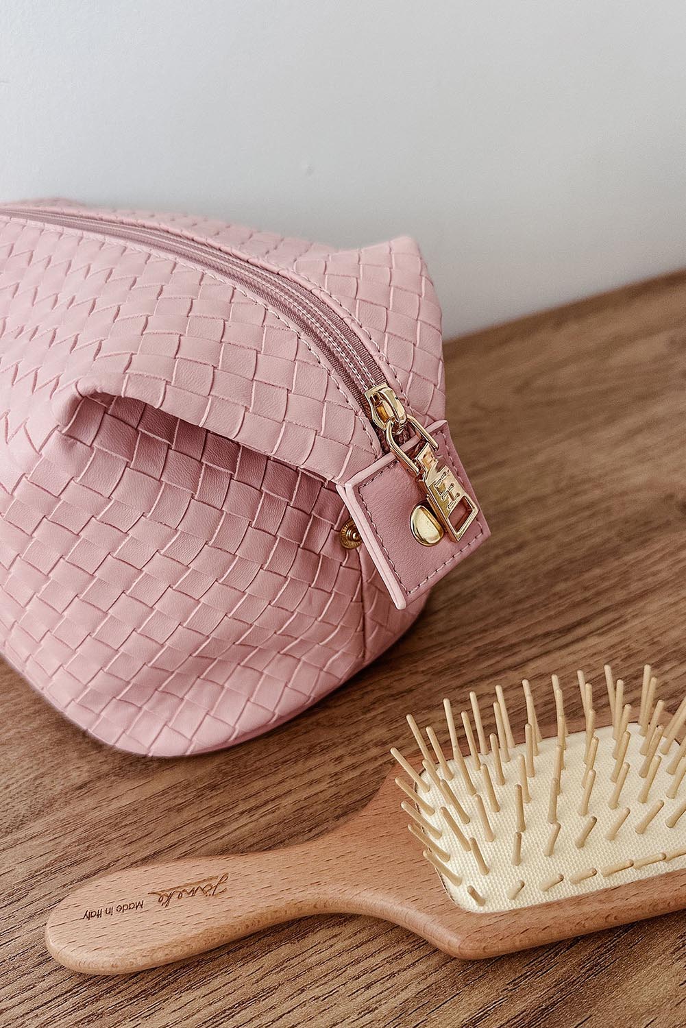 A model wearing the Lucinda Woven Toiletries Bag in colour Duskypink (Pink), from the front, showing the whole outfit