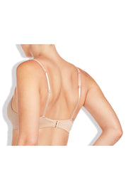 A model wearing the Sexy & Seamless Contour Bra in colour Nude