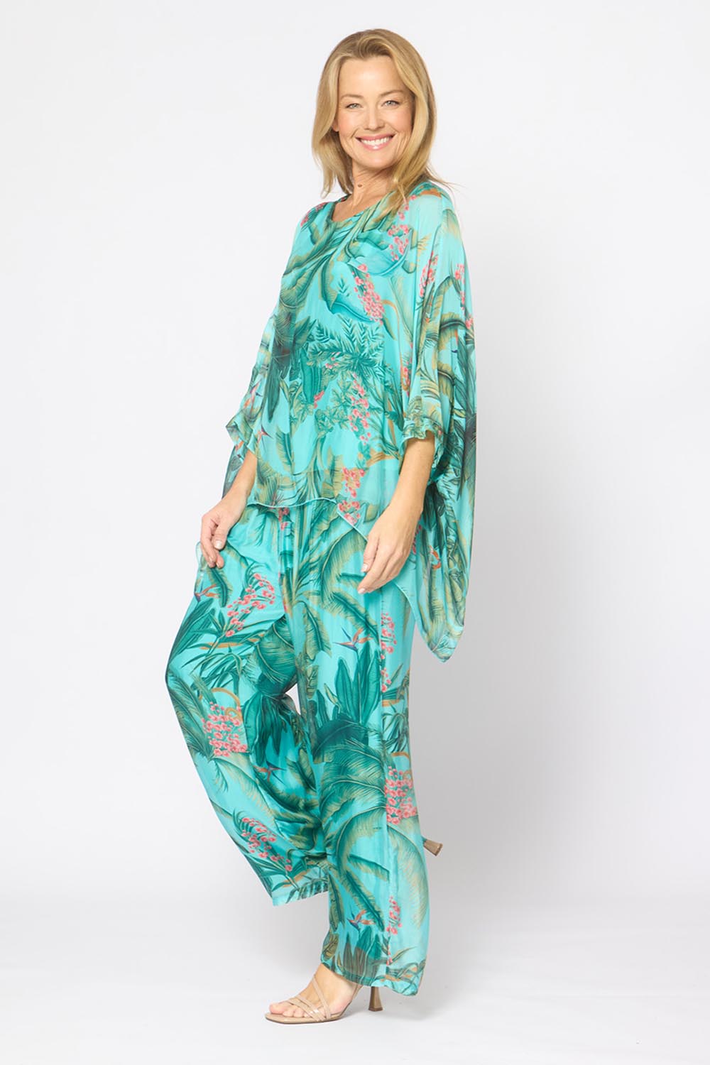 Model Genericm wearing size sample of the Silk Blend Printed Kaftan Top - Acquagarden in colour Acquagarden, from the front