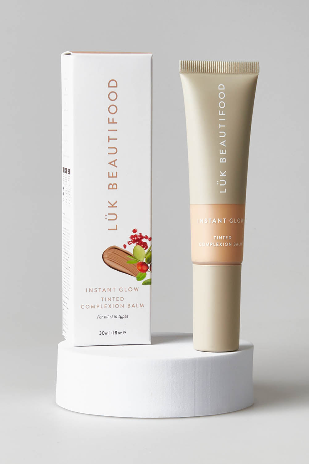 A model wearing size OneSize of the Tinted Complexion Balm in colour Medium, from the front, showing the whole outfit