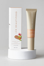 A model wearing size OneSize of the Tinted Complexion Balm in colour Mediumtan, from the front, showing the whole outfit