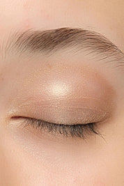 Product shot of the Luminous Eye Crayon - Champagne in colour Champagne, showing detail