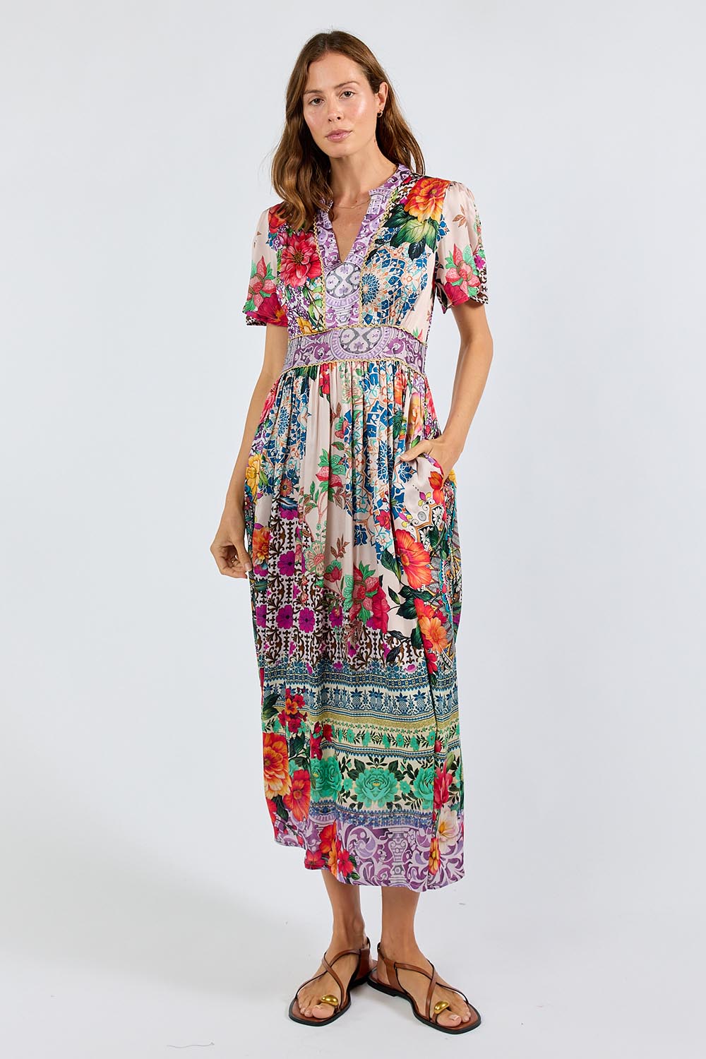 Model Genericm wearing size sample of the Miraval Midi Dress – Lilac in colour Lilac, from the front
