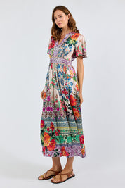 Model Genericm wearing size sample of the Miraval Midi Dress – Lilac in colour Lilac, from the front