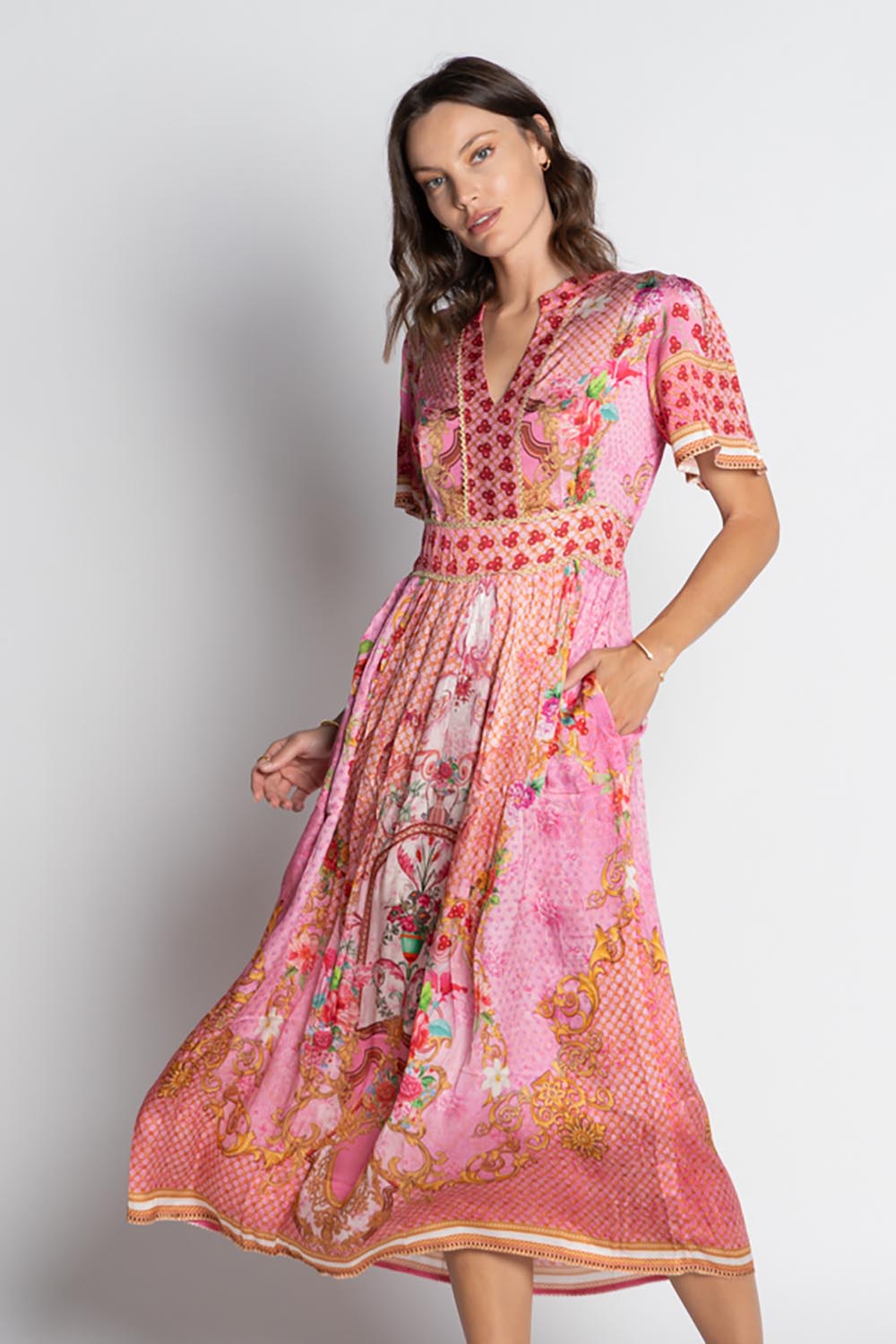 A model wearing the Pellicano Midi in colour Orchid (Pink), from the front, cropped image