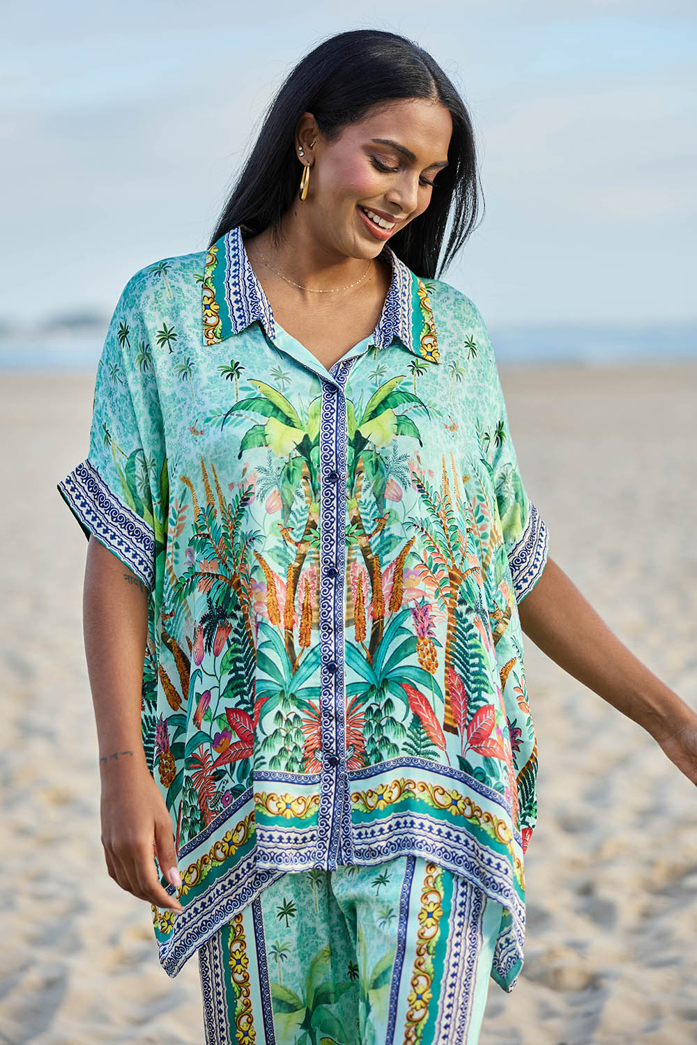 Model Eshan wearing size 10 of the Zilara Kaftan Top – Mist in colour Mist, in a cropped view