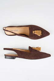 Model Genericm wearing size sample of the Piper Slingback Flat - Chocbrown in colour Chocbrown, in a cropped view