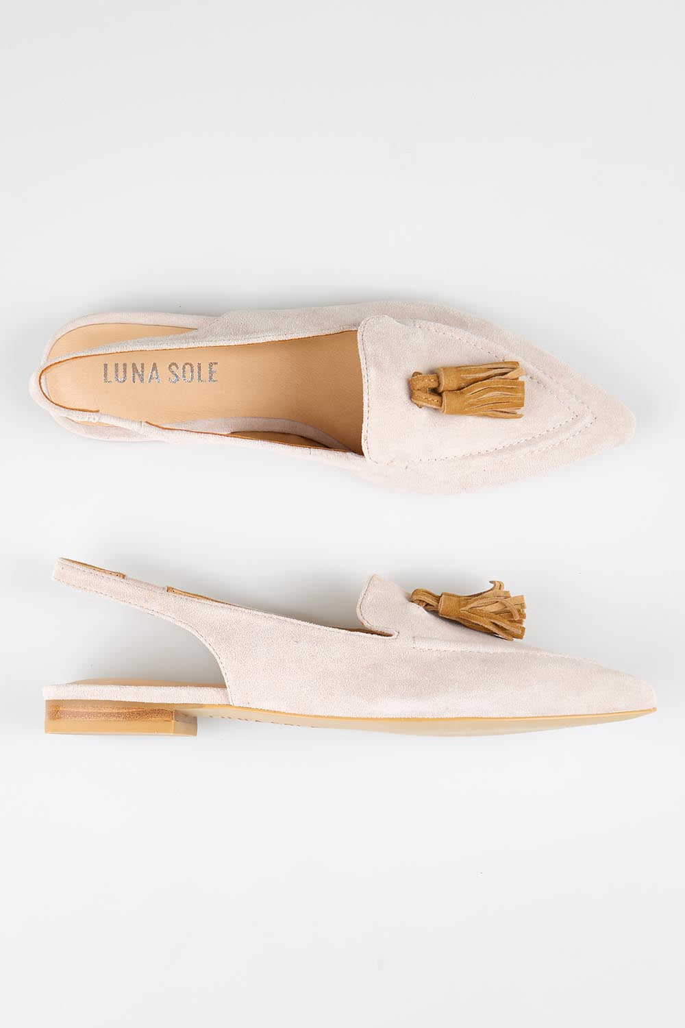 Model Genericm wearing size sample of the Piper Slingback Flat - Cremebrown in colour Cremebrown, from an angle