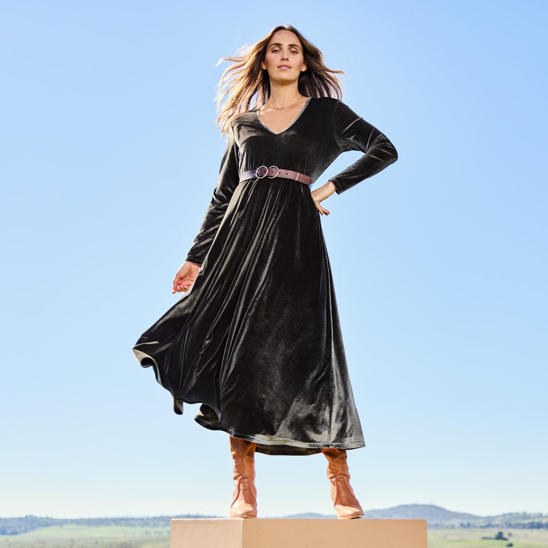 Love-by-candlelight-velvet-dress.jpg