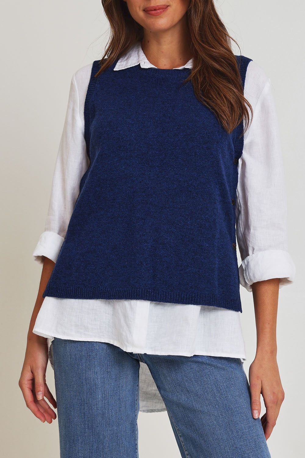Model Madeline wearing size S of the Mitos Vest in colour Darkblue (Blue), from the front, cropped image