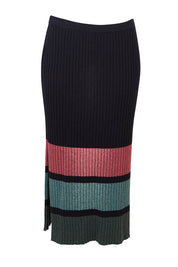 Product shot of the Paula Reversible Skirt in colour Black (Black), detail