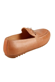 Product shot of the Linden Chain Leather Loafer in colour Lighttan, from the back