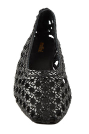 Product shot of the Doetta Leather Woven Flat in colour Black (Black), detail