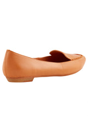 Product shot of the Gyro Flat in colour Tan, from the back