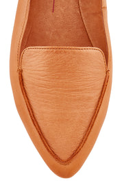 Product shot of the Gyro Flat in colour Tan, detail