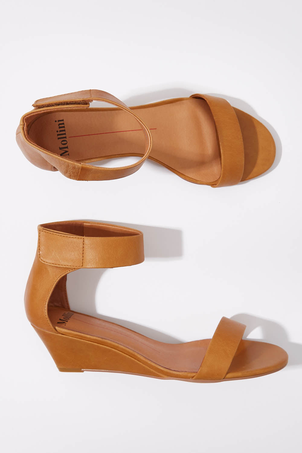 A model wearing size 36 of the Marsy Wedge in colour Tan, from the front, showing the whole outfit