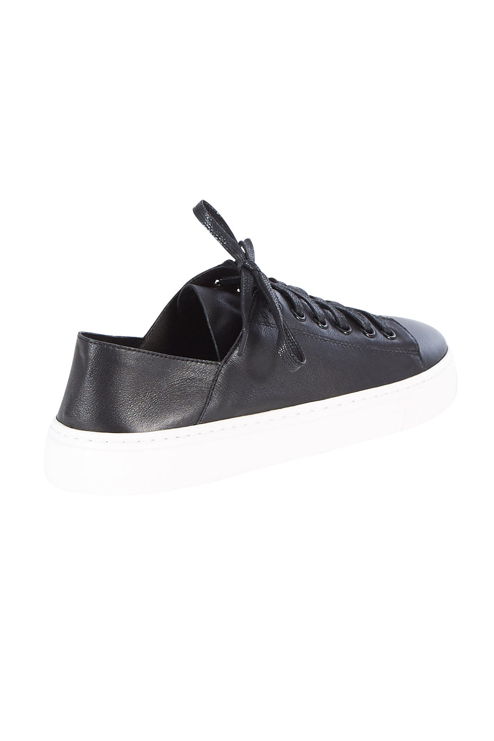 Product shot of the Oskher Leather Sneaker in colour Blackwhite (Black), from the back