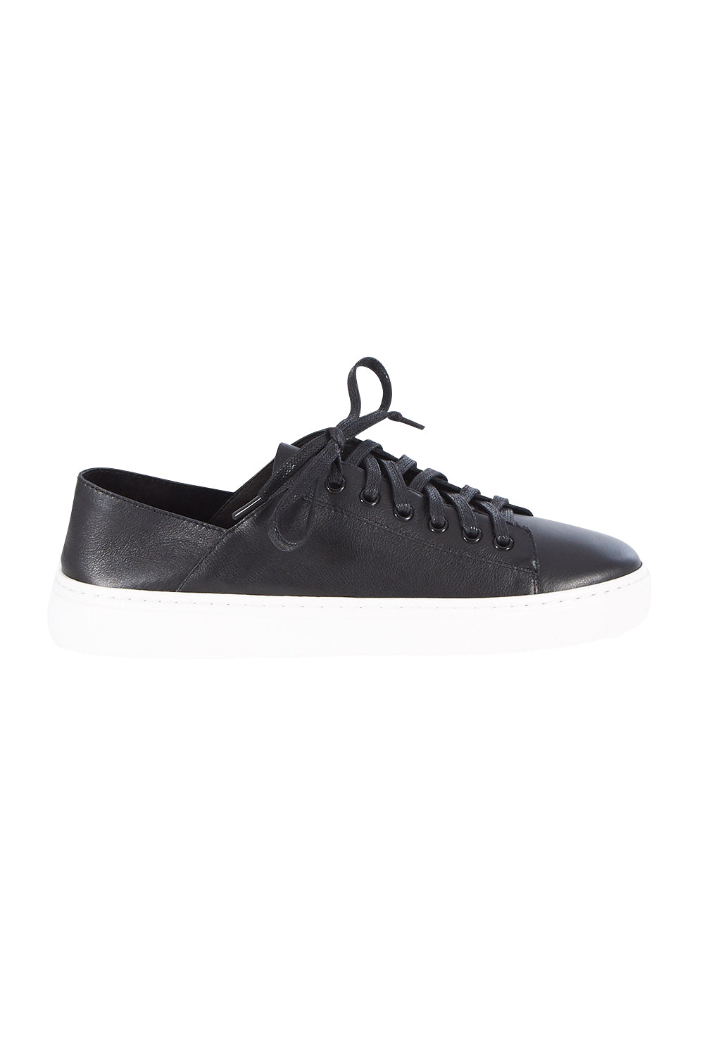 Product shot of the Oskher Leather Sneaker in colour Blackwhite (Black), from the front