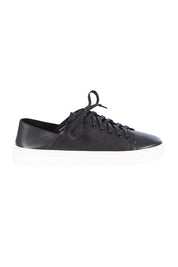 Product shot of the Oskher Leather Sneaker in colour Blackwhite (Black), from the front