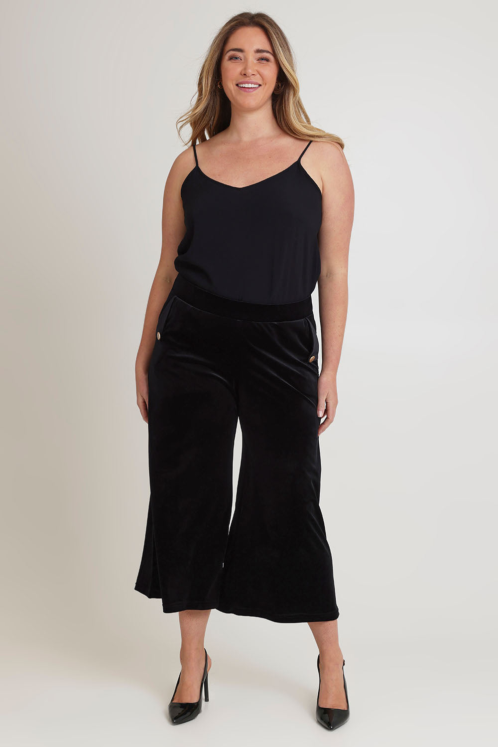 Model Chanel wearing size 16 of the Samantha Velvet Culottes in colour Black (Black), from the front, showing the whole outfit