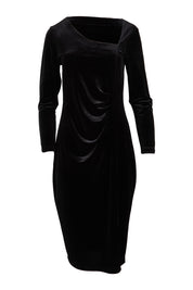Product shot of the Diana Velvet Dress in colour Black (Black), from the front